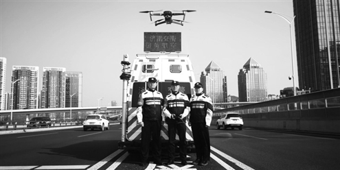 今年以来,济南交警警务航空队已出动警力650人次,警车360车次 警方供图